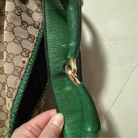 Gucci Beige and Green Hobo Bag - Picture 10 of 14